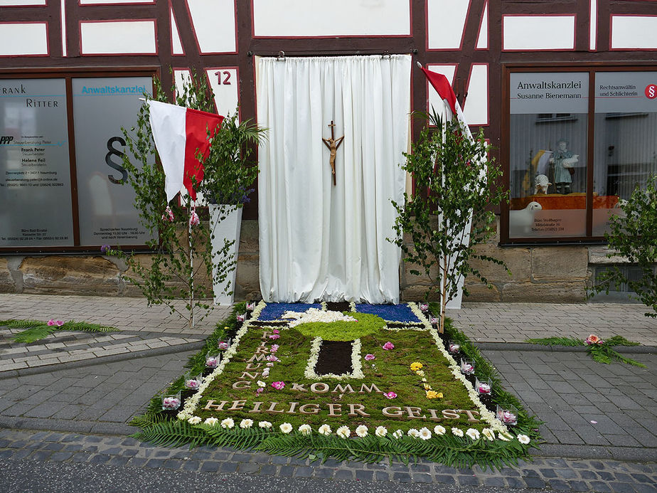 Fronleichnamsaltäre in den Naumburger Straßen (Foto: Karl-Franz Thiede)